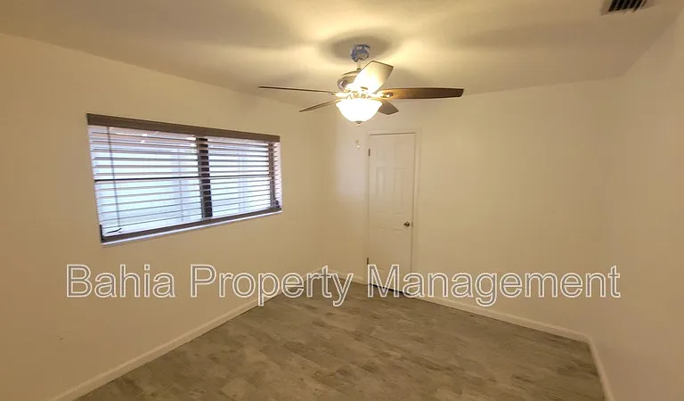 215 Meadowcross Dr — Photo 15