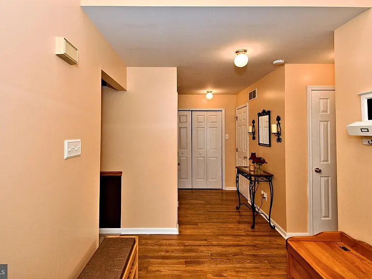 800 Beacon Ct — Photo 7