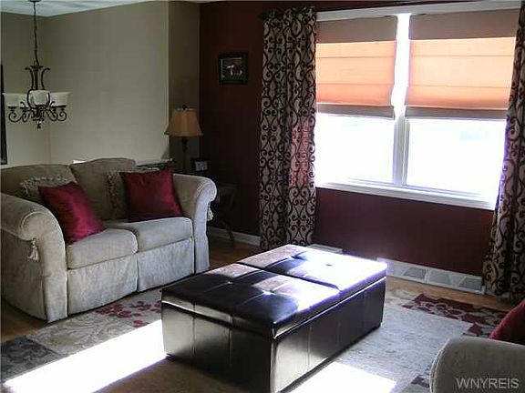 3rd image of 511 Sprucewood Ter