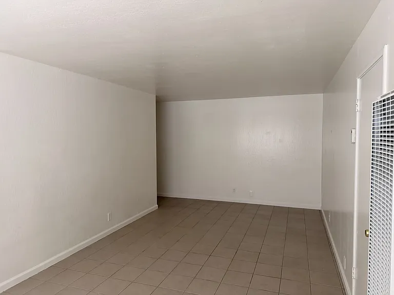 2207 Bonar St #D — Photo 3