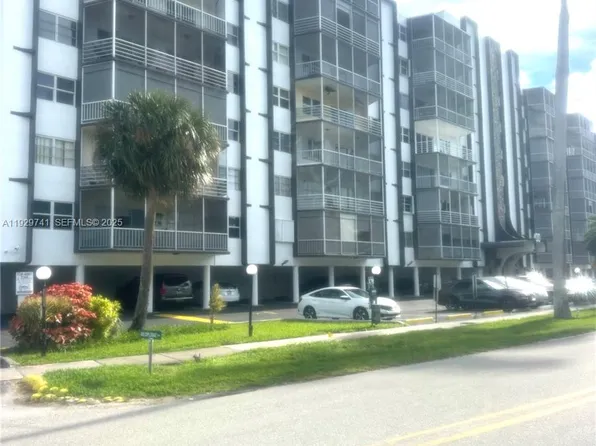 400 Diplomat Pkwy APT 403, Hallandale Beach, FL 33009