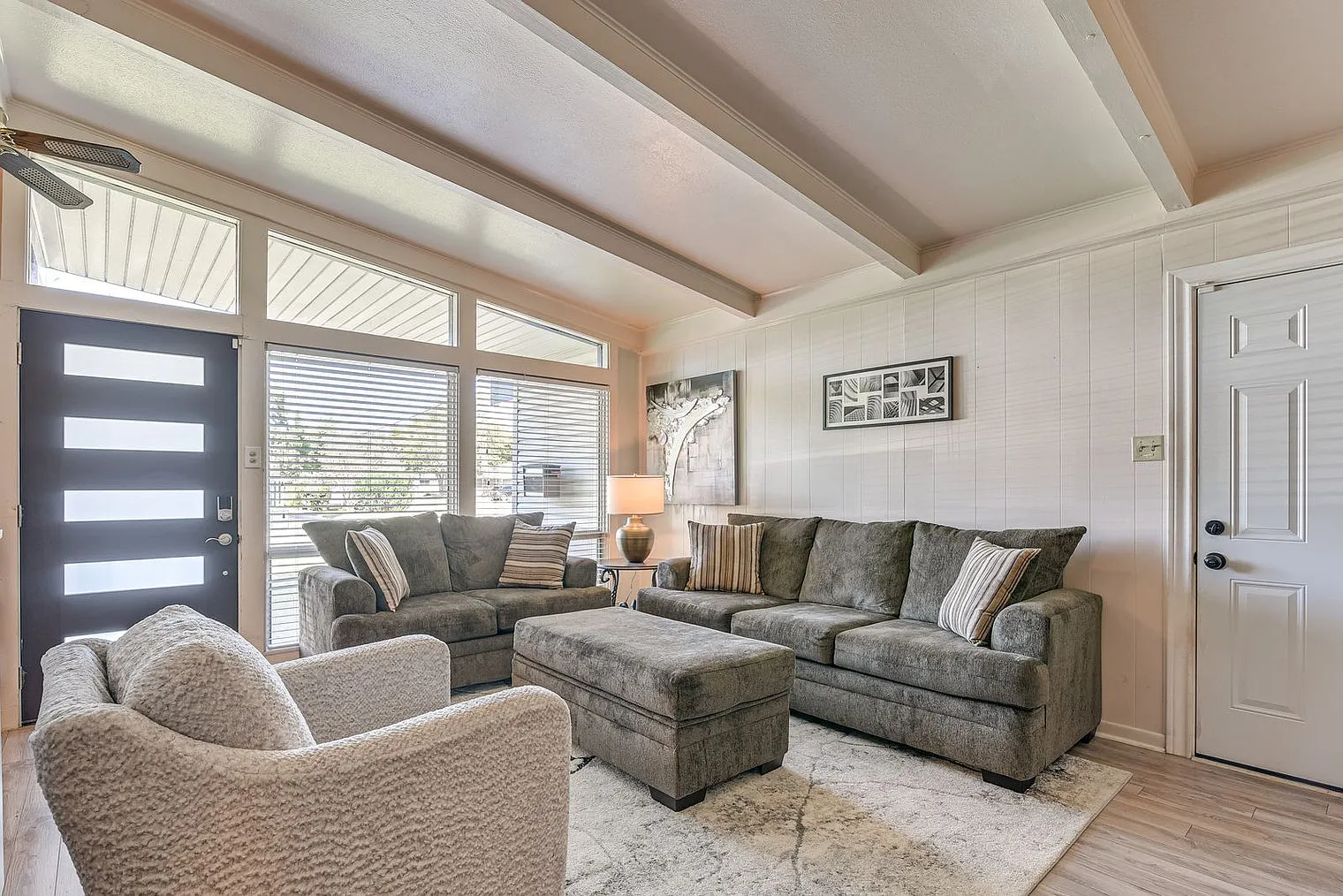 3 bed, 1.0 bath, 1097 sqft, $3,340 — Photo 2