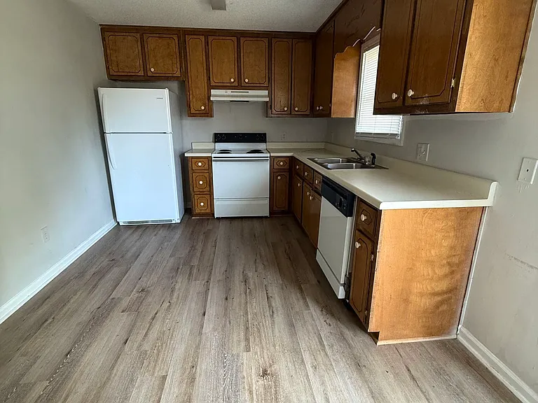 1820 N Ridge Dr NE #A — Photo 8