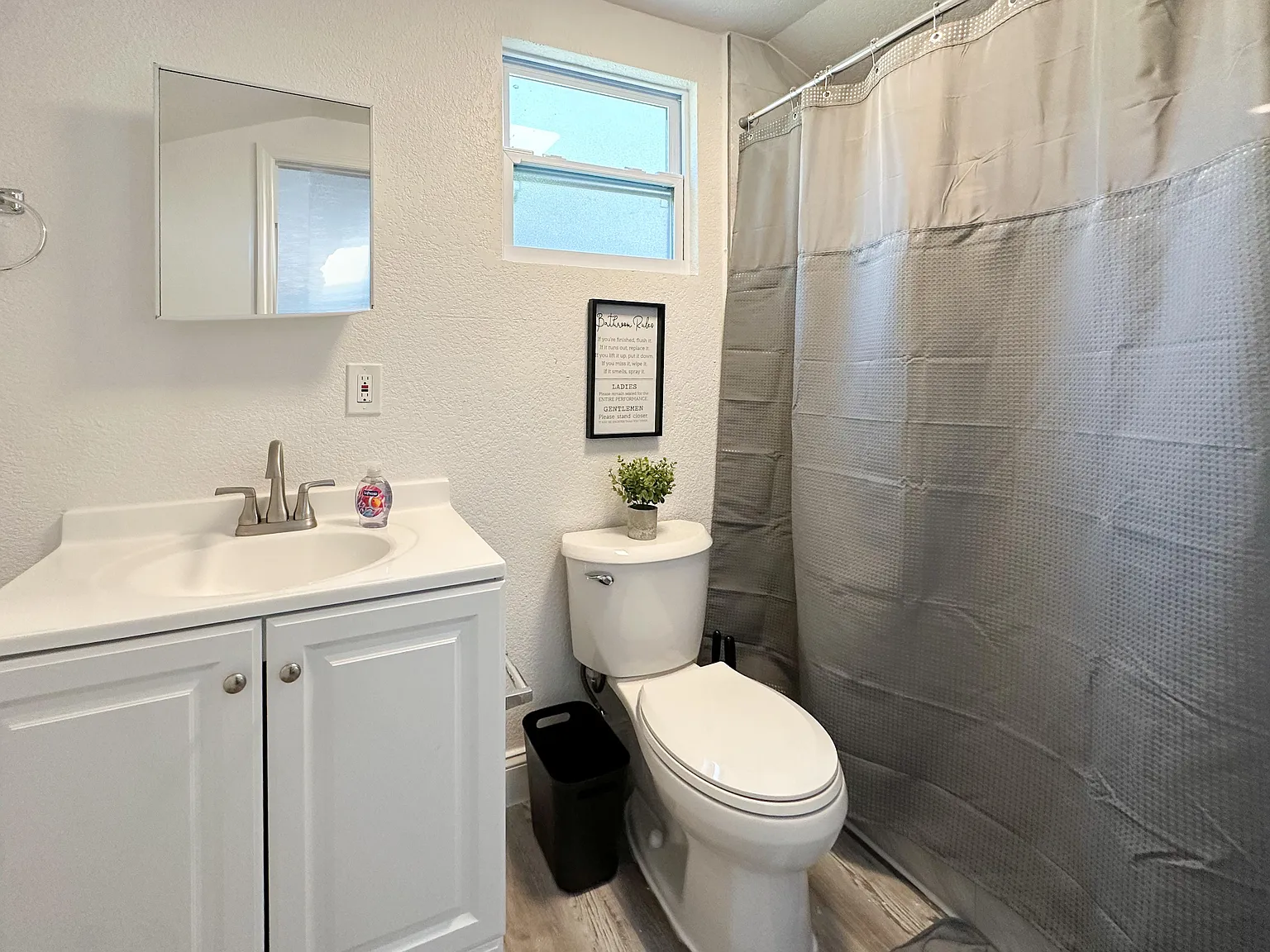 1 bed, 1.0 bath, 450 sqft, $1,585 — Photo 4