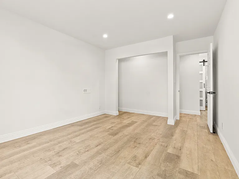 Leyden Apartments — Photo 10