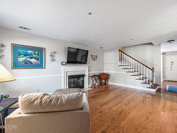 4th image of 8617 Old Carriage Ct