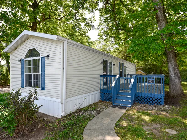 1009 Bay Rd #42, McHenry, IL 60051