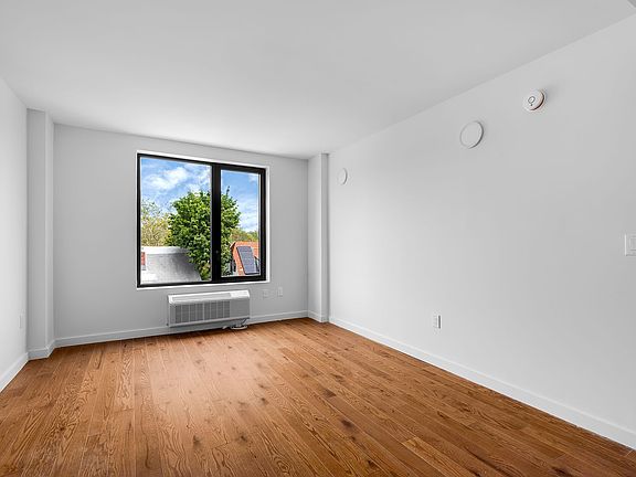 5th image of 83-15 Parsons Blvd #2F