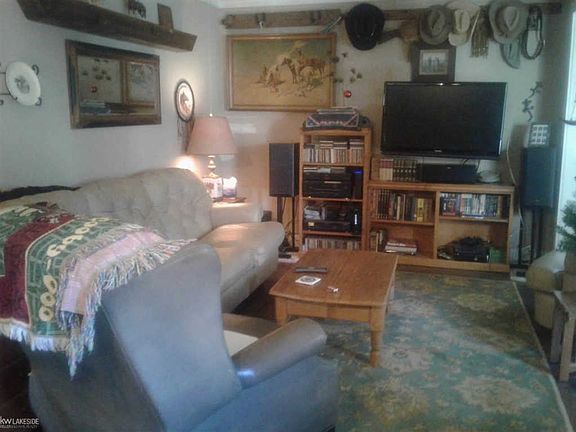 2nd image of 19252 Brandt St