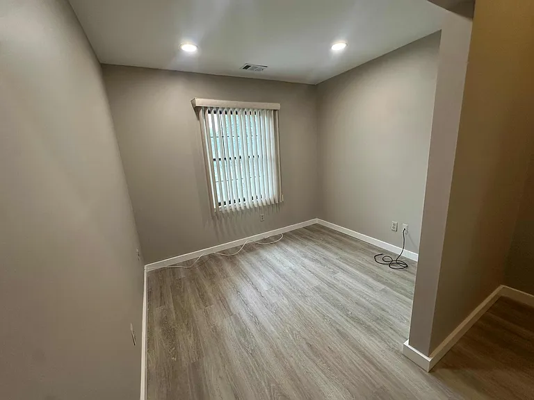8 Hialeah — Photo 12