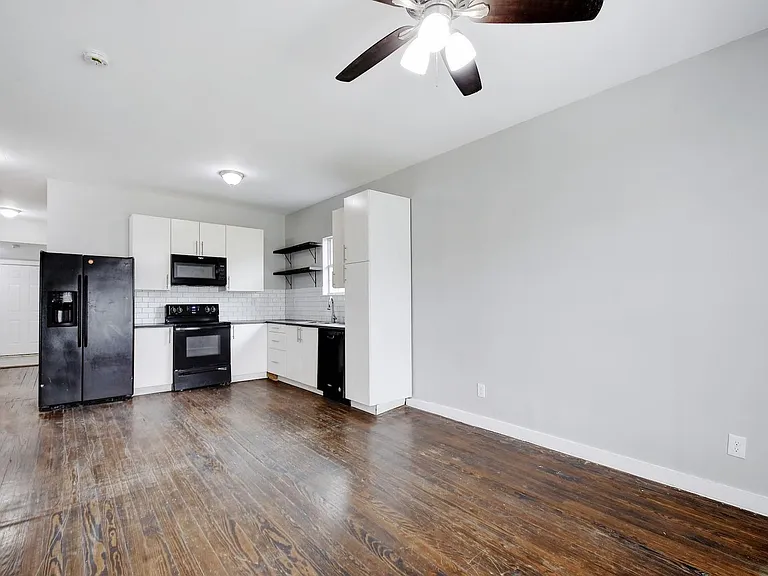 104 Webb — Photo 4