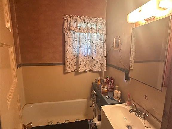 3rd image of 701 S 15th St