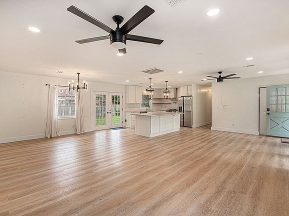 Living/dining area