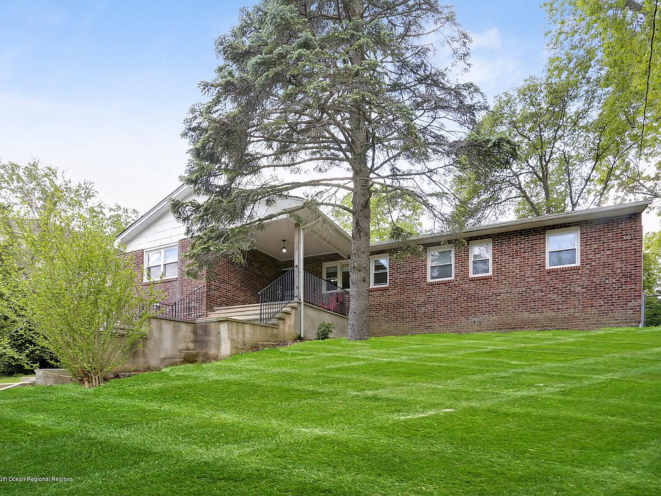 1st image of 936 Lakeview Dr