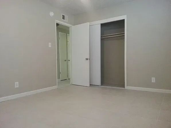 233 E Avenue J8, Lancaster, CA 93535