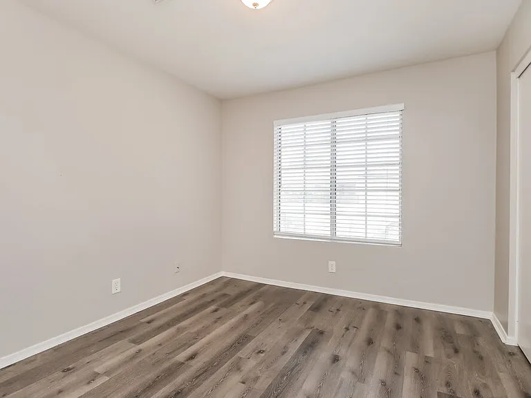 1042 S Canal Dr — Photo 16