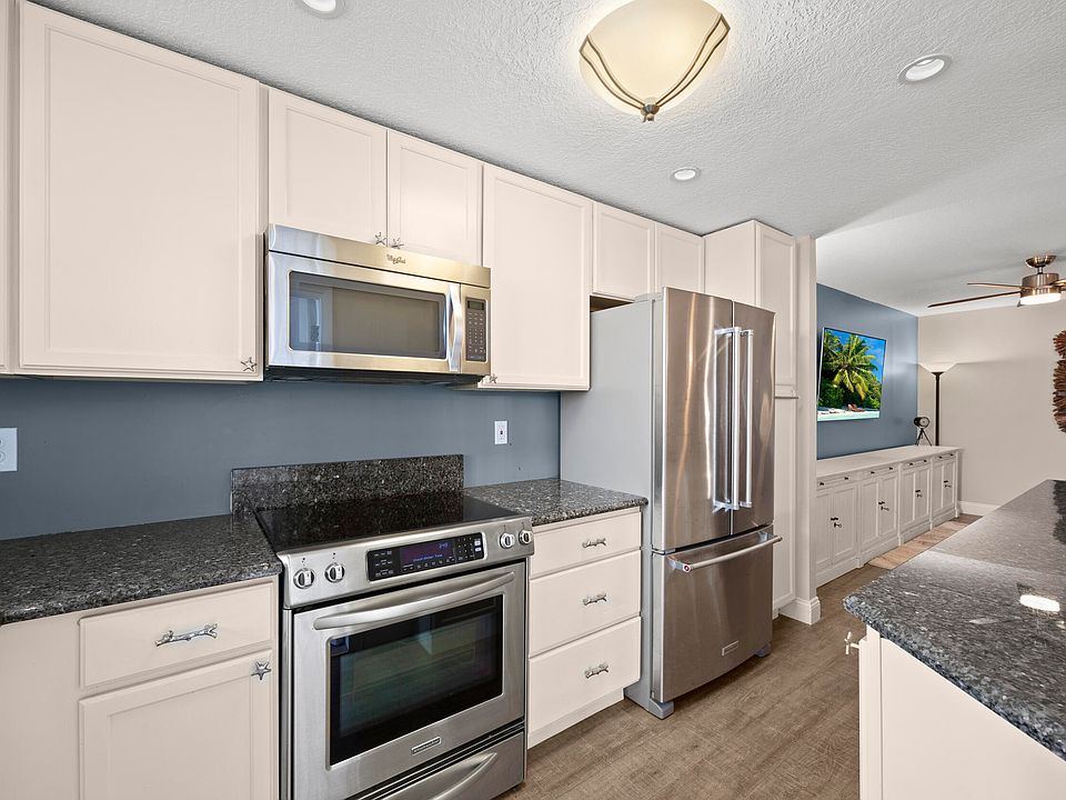 1st image of 109 Paradise Harbour Boulevard #211