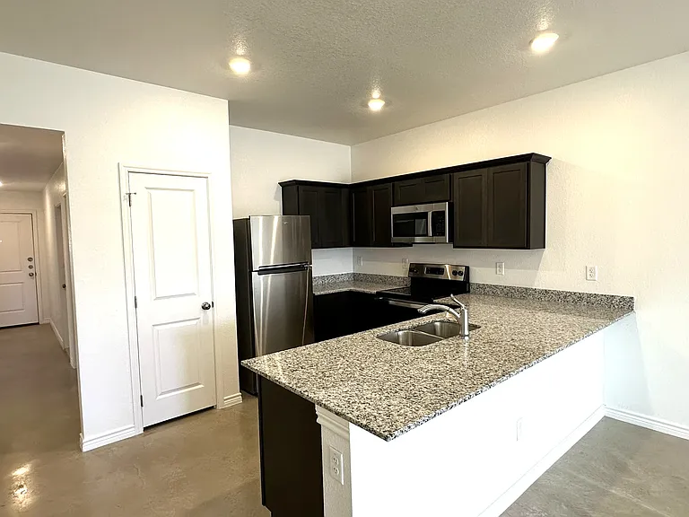 1209 Lehmann Dr #B — Photo 6