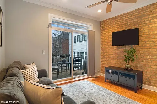 2537 N Sawyer Ave #1B Photo 1