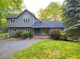 6291 Lakeview Dr, Pocono Pines, PA 18350