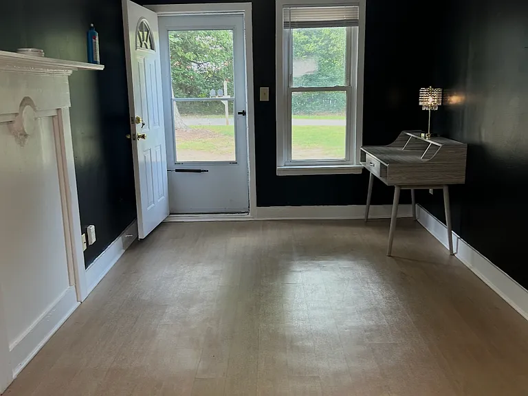 9135B Beatties Ford Rd — Photo 2
