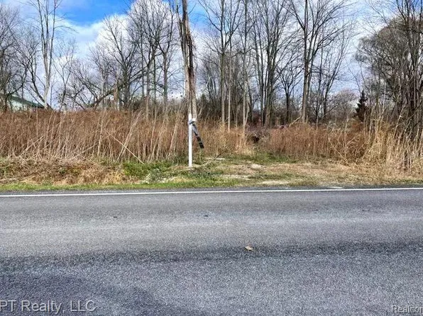 8870 Short Cut Rd, Ira Township, MI 48023