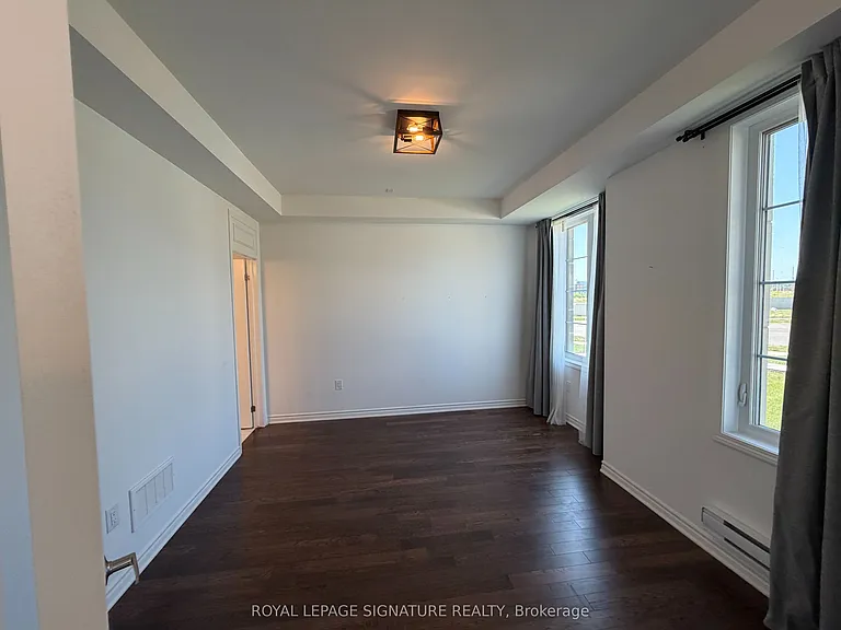 1392 William Halton Pkwy W — Photo 6