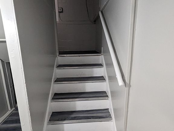 4th image of 117 W 7th Ave