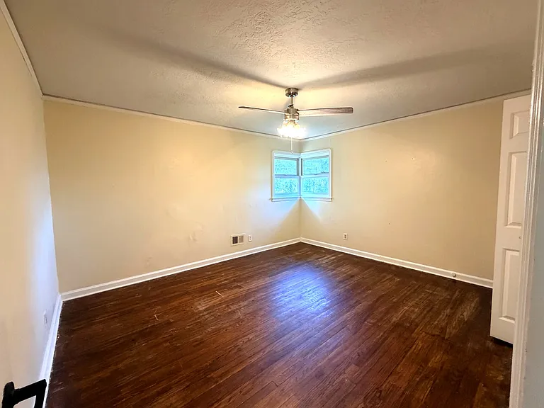 204 Pineview Dr — Photo 13