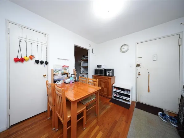 1625 Emmons Avenue image 6 of 32