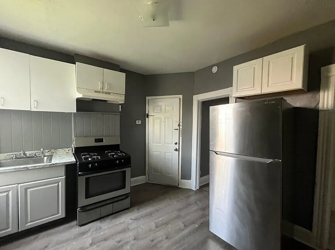 2 bed, 800 sqft, $2,200 — Photo 1