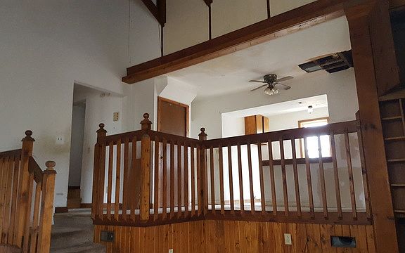 3rd image of 734 N Seminary Ave
