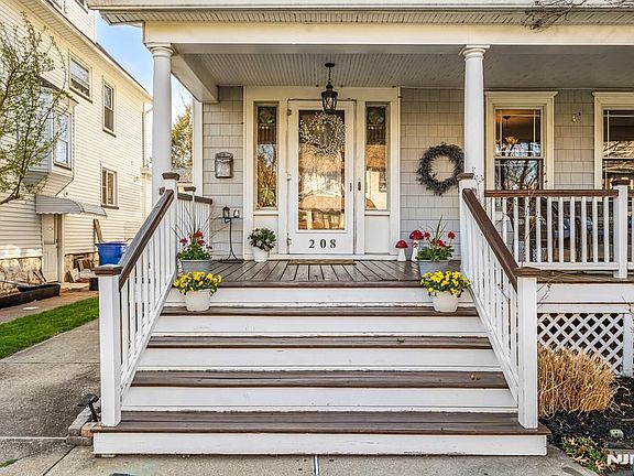2nd image of 208 Mortimer Ave