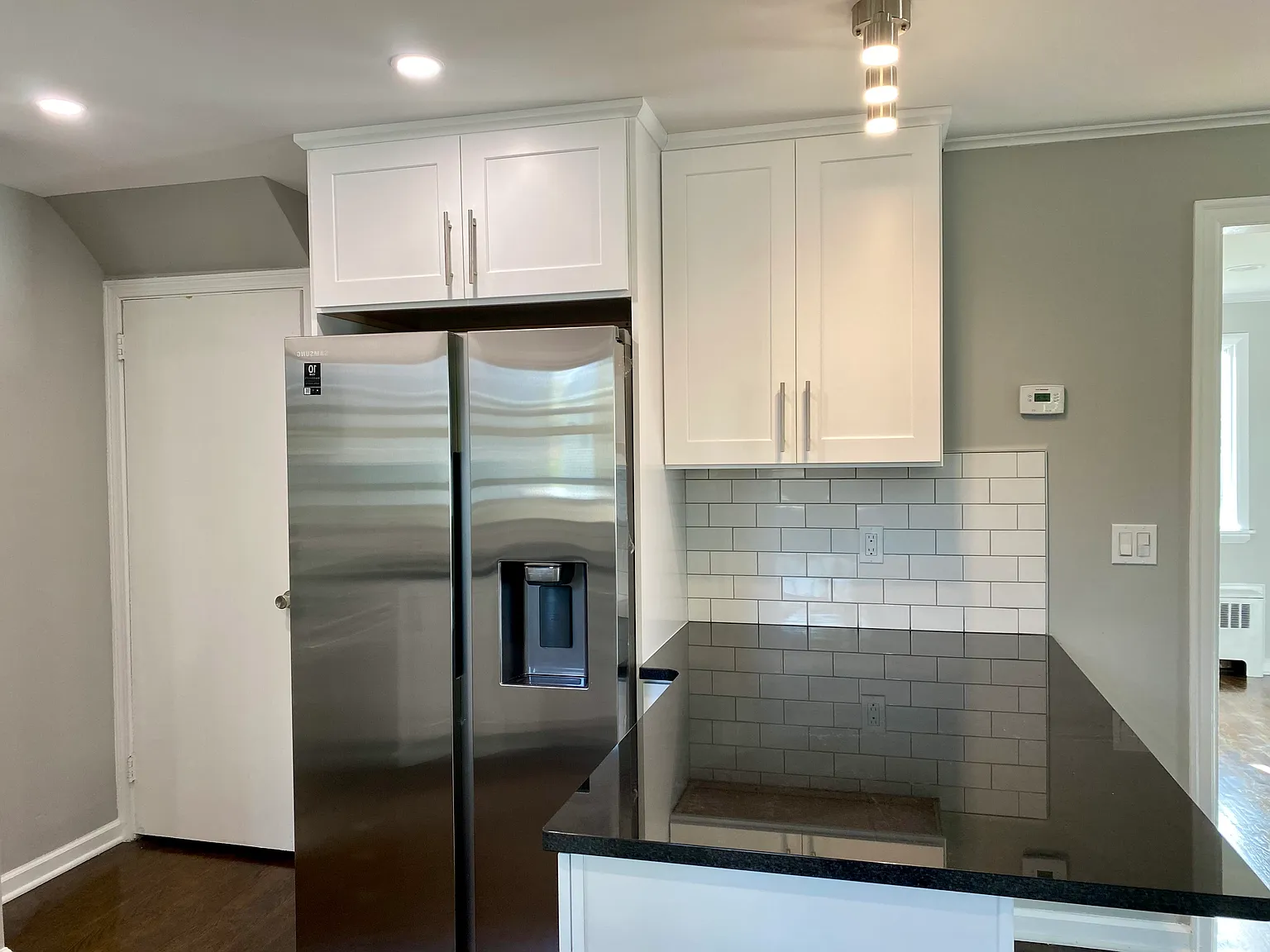 2 bed, 1000 sqft, $2,400 — Photo 4