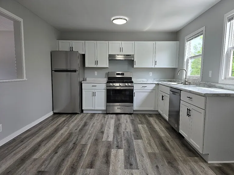 101 2nd Ln — Photo 19