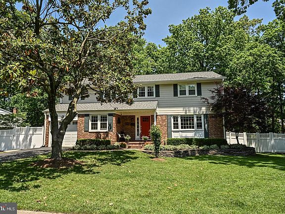 3rd image of 6003 Sherborn Ln