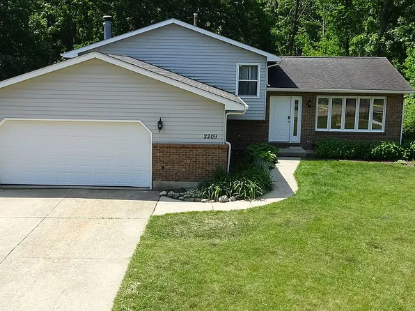 2209 10th St, Winthrop Harbor, IL 60096