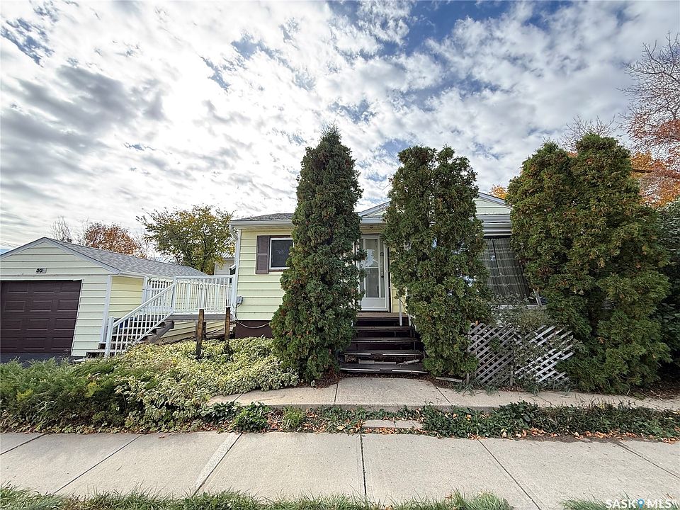 1st image of 301 5th Avenue W