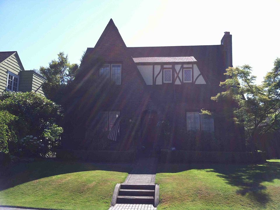 2nd image of 3812 41st Ave NE