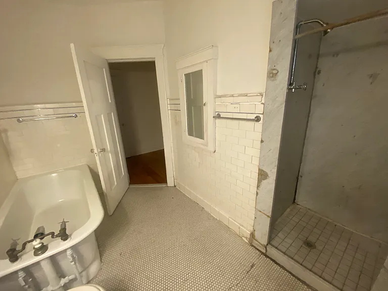 5361 Pershing Ave #1E — Photo 9