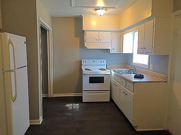 Spacious Kitchens with Frost Free Fridge and Range