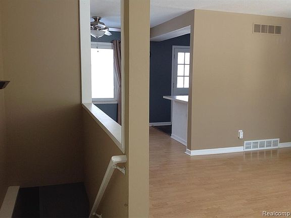 3rd image of 123 Hi Hill Dr
