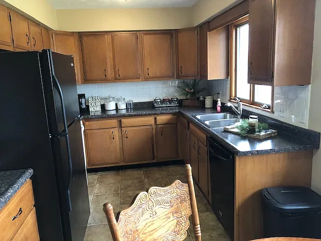 2 bed, 1.5 bath, 1200 sqft, $1,100 — Photo 3