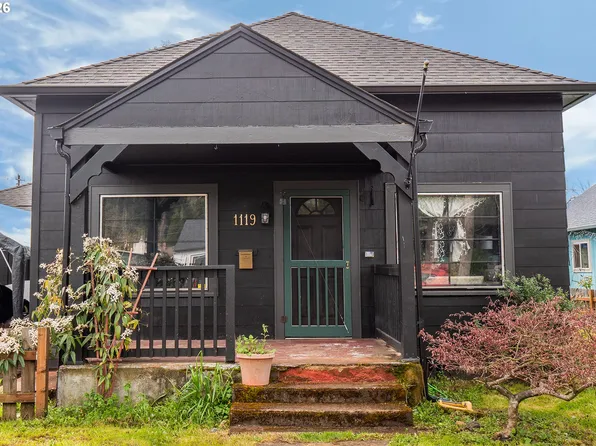 1119 Ash Ave, Cottage Grove, OR 97424