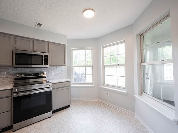 5th image of 9928 Waterside Dr