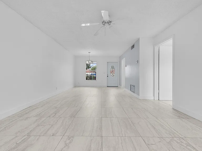 811 Salem Ln — Photo 13