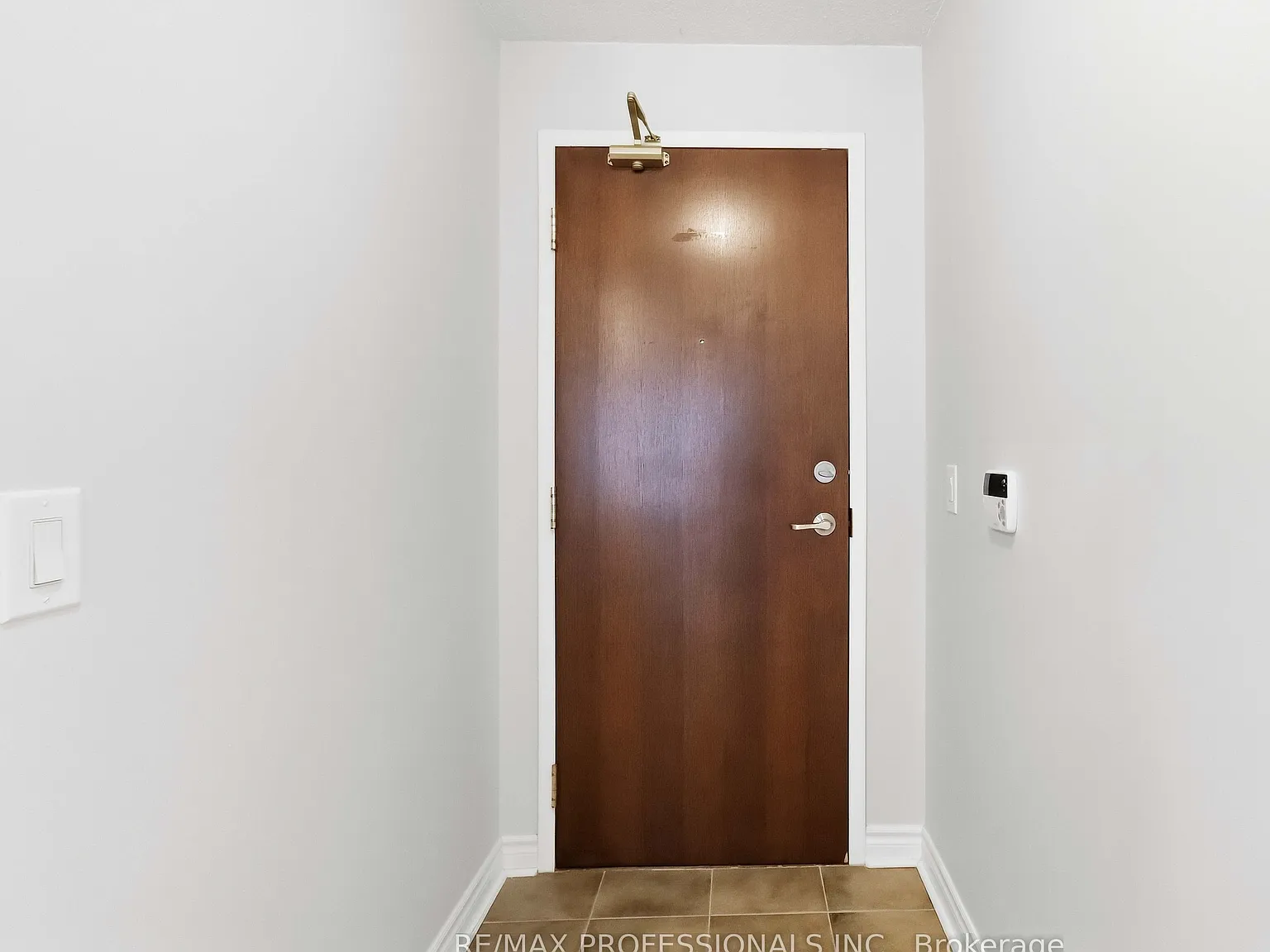 5 Michael Power Pl — Photo 3