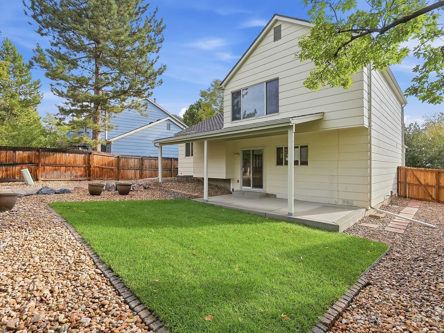 3 bed, 2100 sqft, $3,300 — Photo 4