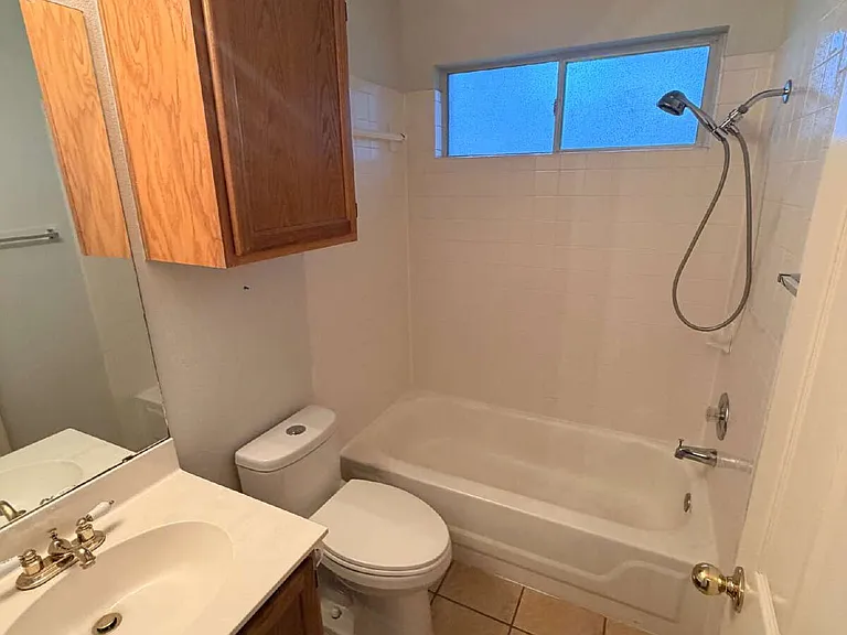 1006 Reynaldo St — Photo 11