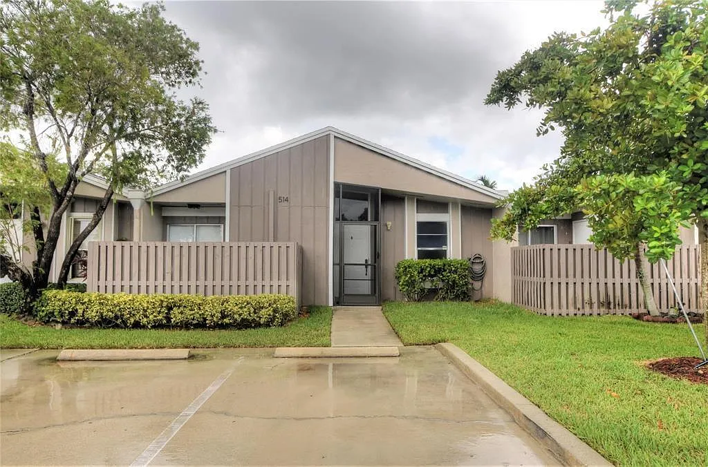 514 Woodgate Cir — Photo 1